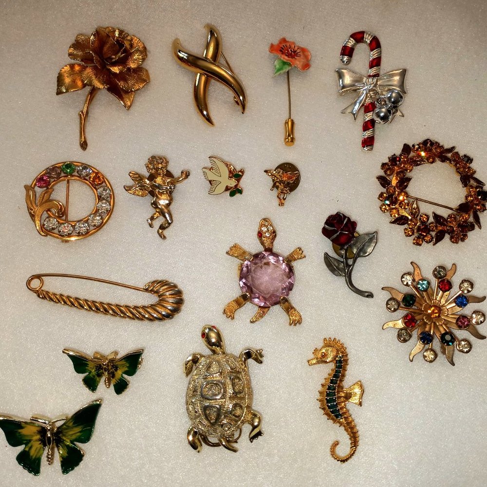 17 vintage pins